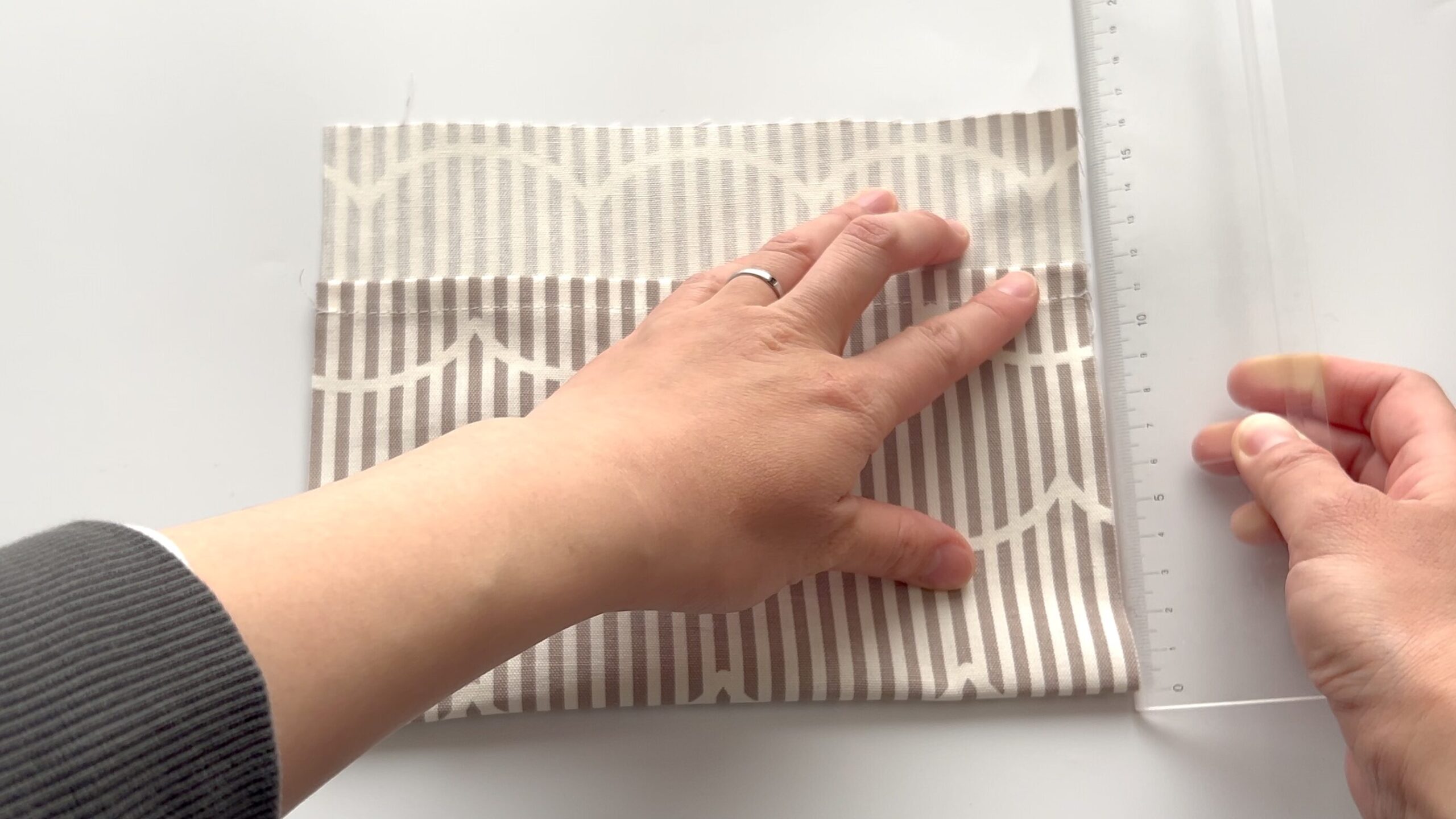 吊り下げ内ポケット ポケットの深さを折る